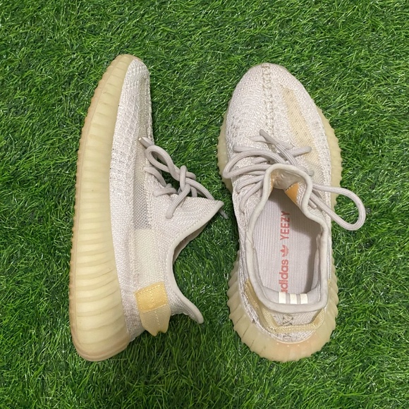Adidas Yeezy Boost 350 V2 "Light" Size 5.5 Sneakers - Picture 5 of 5
